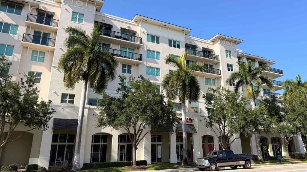 Nice apartment building in Florida