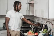 She Just Wanted To Use One Free Burner While Her Husband Cooked Dinner, But He Told Her To “Figure It Out” Instead Of Sharing