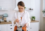 She Pays Rent And Cooks Her Own Meals, But Her Mom Calls Her Selfish For Refusing To Wash Everyone’s Dishes