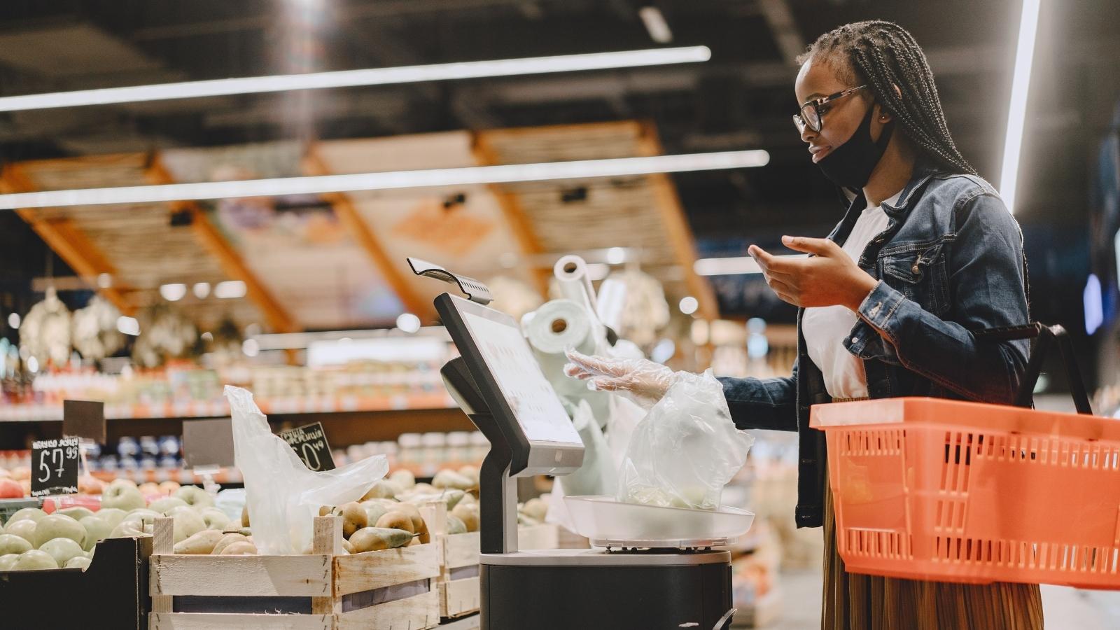 A Customer Started Scanning His Own Groceries at a Closed Lane—And Blamed the Cashier When He Realized It Wasn’t Self-Checkout