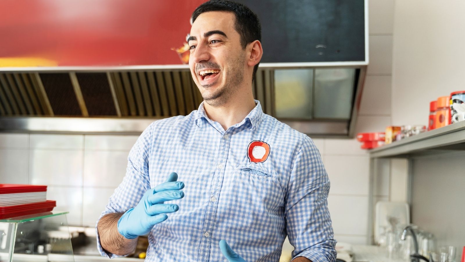 He Monopolized the Counter to Intimidate a Young Cashier—Until the General Manager Took the Mic laughing man working at a fast food restaurant