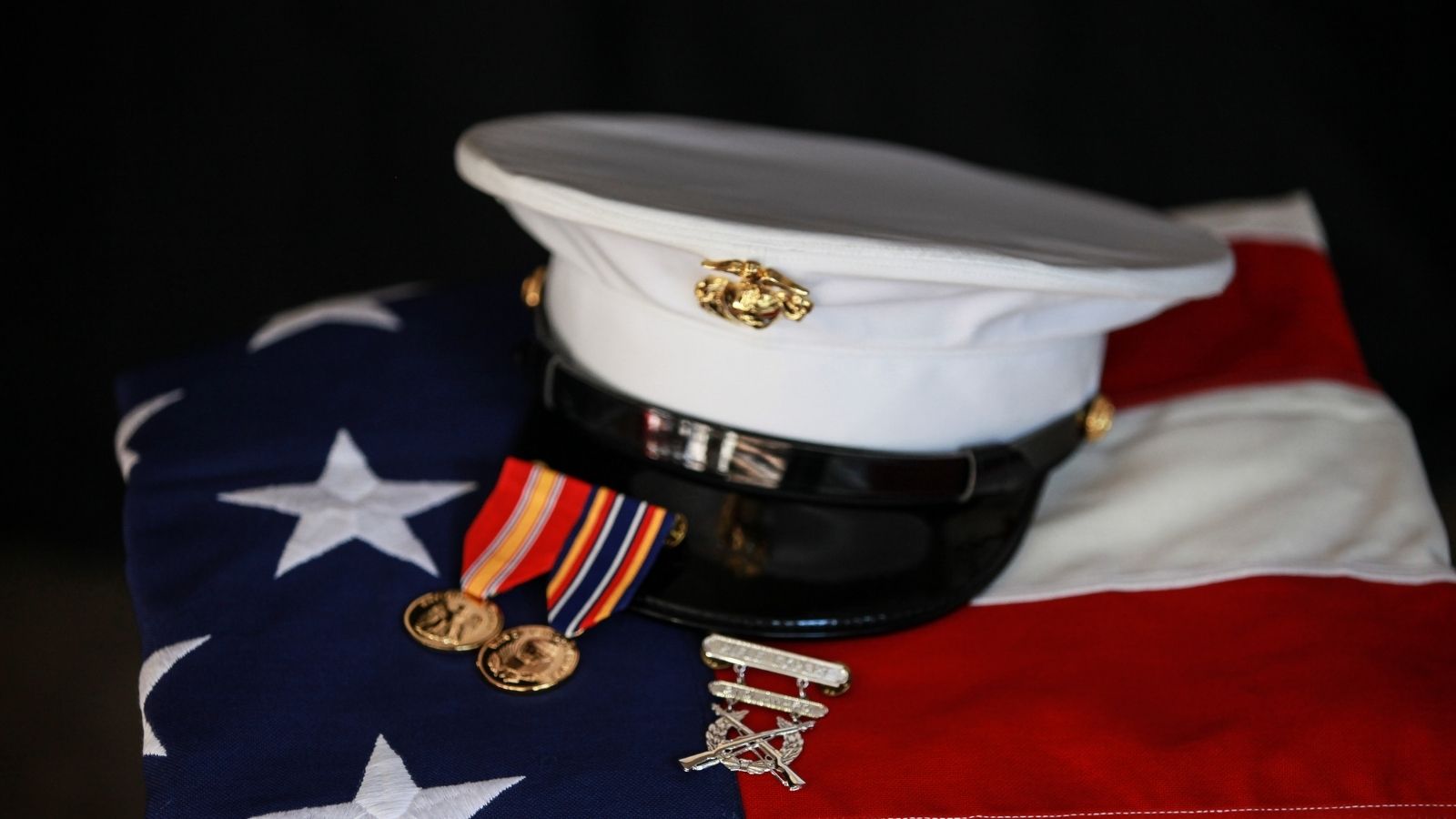 His Final Paycheck Was Calculated Wrong, So The Marine Insisted On Getting Every Cent marine cap and medals with a U.S. flag