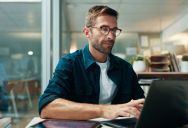 A News Writer Refused to Work Unpaid Overtime on a Friday Evening—And Left an Urgent Breaking Story Unfinished on His Desk