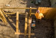She Hired a Contractor to Build a Fence and Doghouse—Until His Extreme Slacking Forced Her Boyfriend to Finish the Job