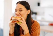 He Removed His Credit Card From His Uber Eats Account, But His Girlfriend Added It Back Without His Knowledge And Racked Up Charges