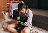 Her Mom Wants Her Cat To Stay Behind In Its Old Home, But She’s Taking It With Her Regardless