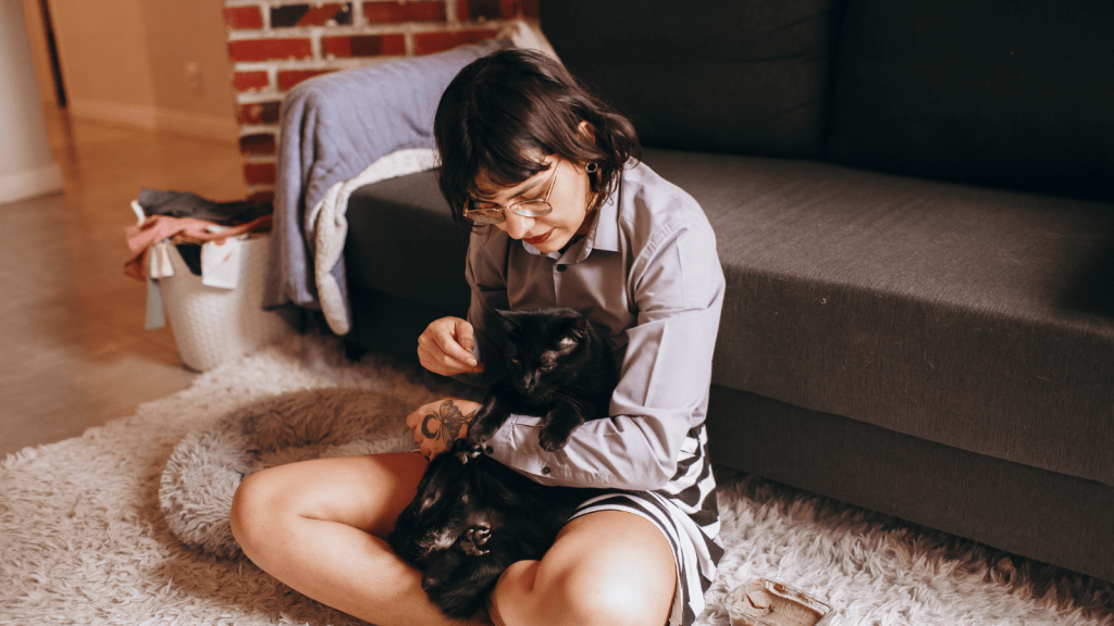 Her Mom Wants Her Cat To Stay Behind In Its Old Home, But Shes Taking It With Her Regardless Woman holding and looking at a cat