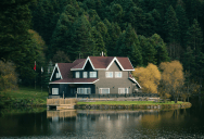 One Brother’s Refusal To Surrender His Share Of A Lake House Sparked A Bigger Family Conflict, With His Future Inheritance Now Hanging In The Balance