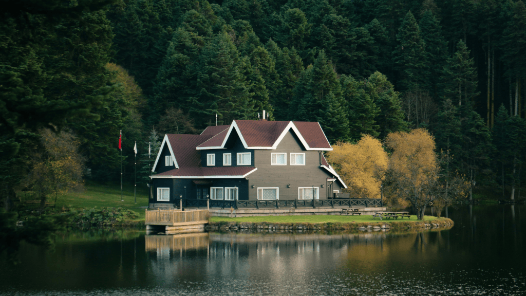 One Brother’s Refusal To Surrender His Share Of A Lake House Sparked A Bigger Family Conflict, With His Future Inheritance Now Hanging In The Balance nice lake house
