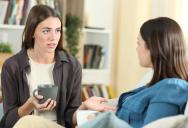 She Backed Out of Moving In After Seeing Her Friend’s Decor—Leaving Her Friend Furious Over the Ruined Lease Plan