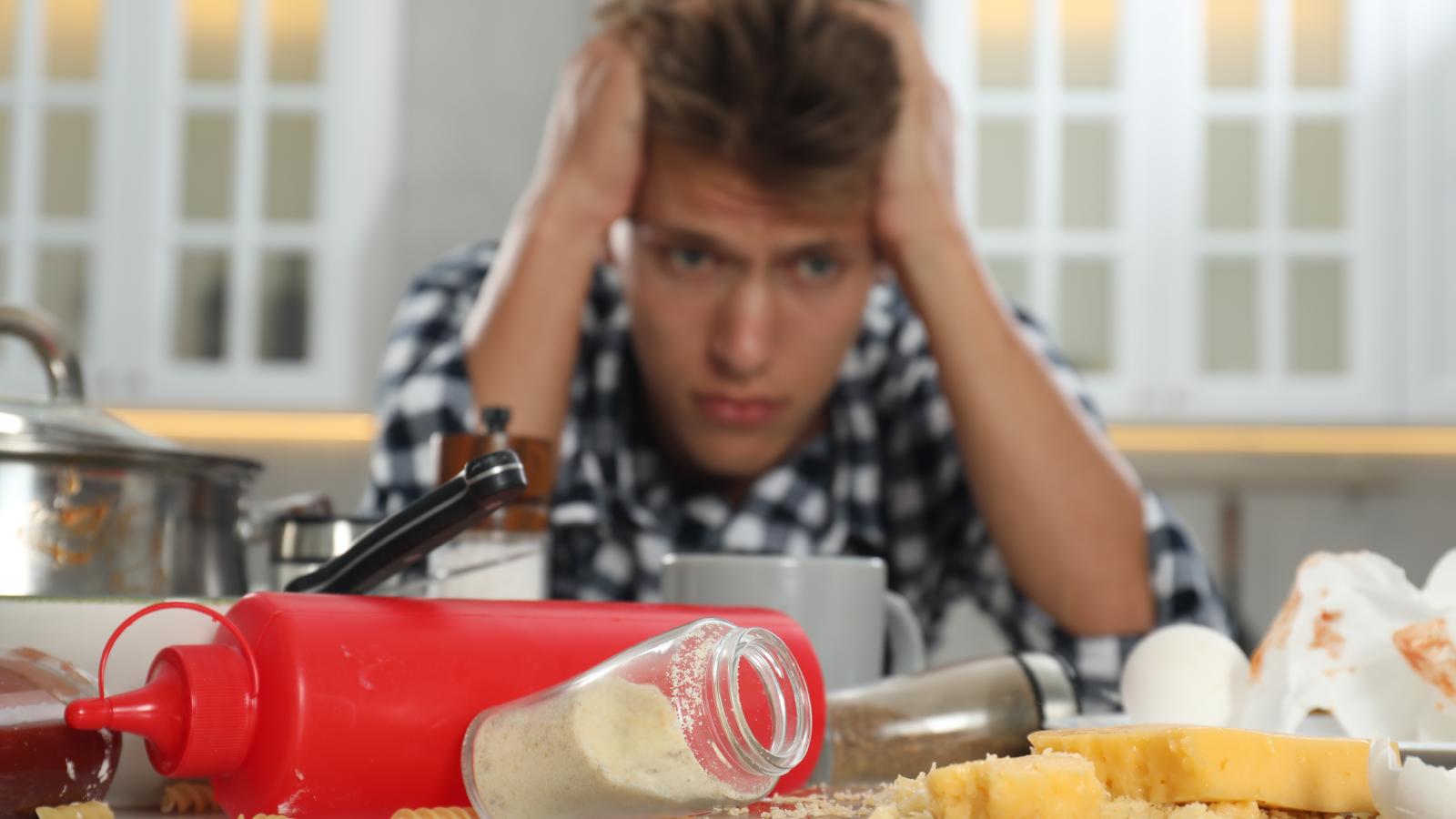 He Was the Only One Scrubbing the Kitchen for Months—Until He Let the Mess Pile Up to Expose the Biohazard man in a dirty kitchen