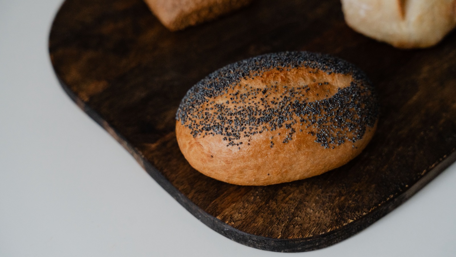 He Claimed a Poppy Seed Bagel Triggered His Failed Drug Test—Only to Be Suspended for Outright Safety Bypass poppyseed roll on a platter