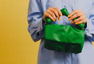 Woman Was Given A Handbag That Had Been Sitting In Her Aunt’s Closet For Years, So She Said No When The Aunt Wanted It Back After An Appraisal Showed It Was Worth $2,000